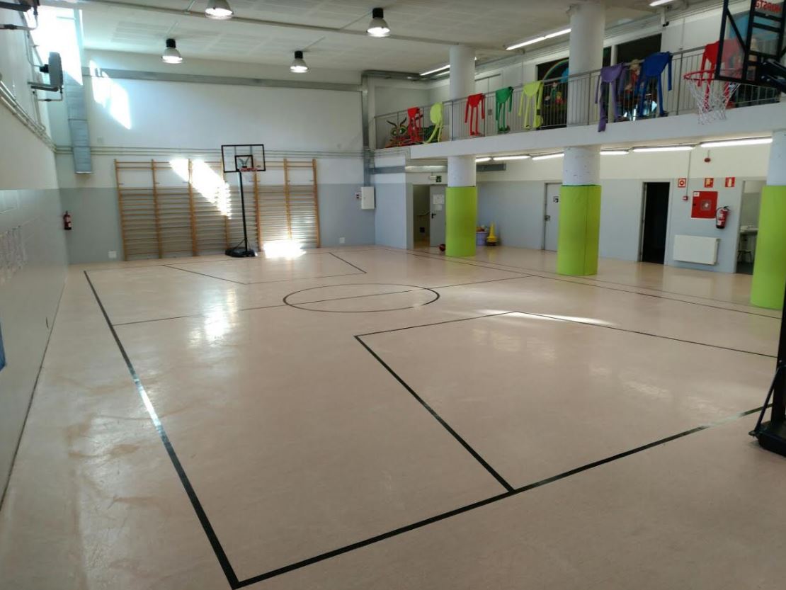 Pista pintada del gimnàs de l’escola Mare de Déu de la Muntanya